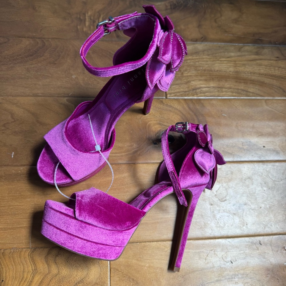 NWT Gianni Bini Karmello Velvet Flower Ankle Strap Platform Dress Sandals Sz 8,5 - Picture 3 of 8